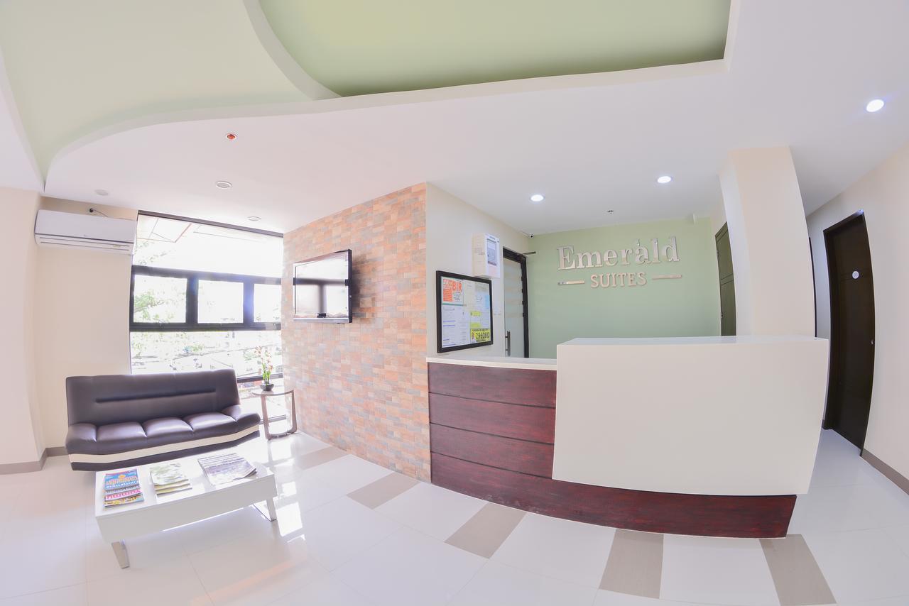 Emerald Suites Cdo Cagayan de Oro Bagian luar foto